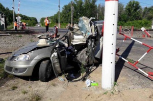 В Луховицах на железнодорожном переезде насмерть разбился водитель Renault