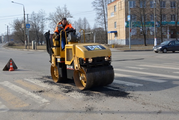 В Зарайске продолжается ямочный ремонт дорог