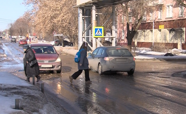 Во вторник вечером на перекрёстке улиц Гагарина и Малышева произошёл прорыв водопровода