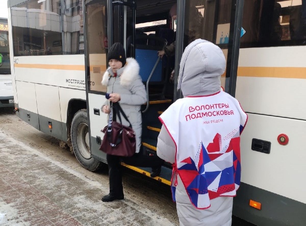 Волонтёры напомнили пассажирам коломенских автобусов про маски
