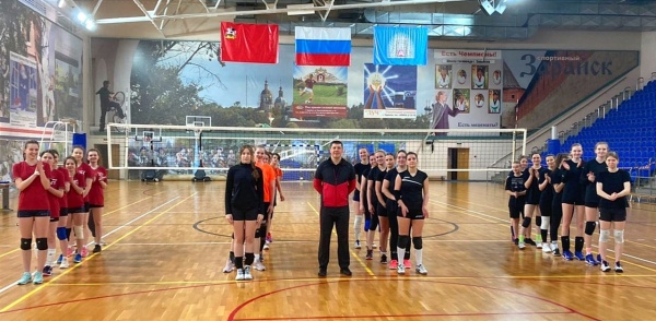 В Зарайске в волейбол сыграли женские команды