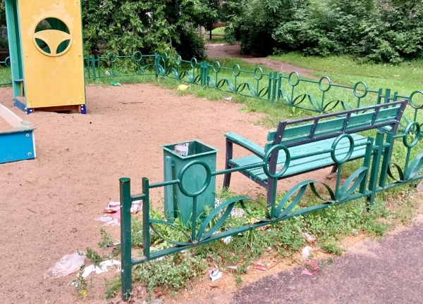 Детскую площадку на проспекте Кирова привели в порядок после вмешательства ГУСТ