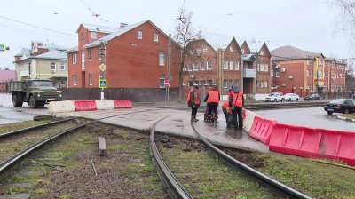 В Старом городе ремонтируют трамвайный переезд