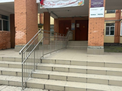 В селе Нижнее Хорошово отремонтировали крыльцо школы