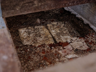 Остатки неизвестного фундамента нашли при реставрации Кружечного двора