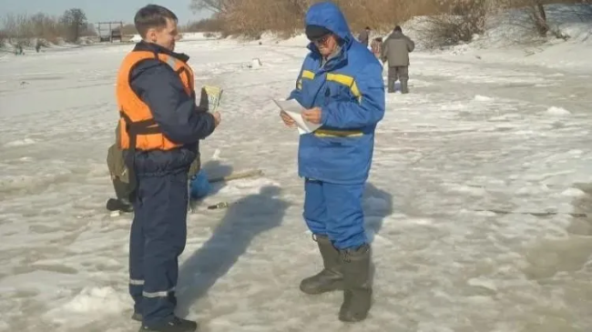 Спасатели информируют об опасностях весеннего льда