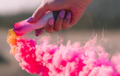 Цветной пиротехнический дым