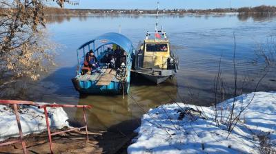 Понтонная переправа в Белоомуте и Дединове помогает жителям справляться с подтоплением