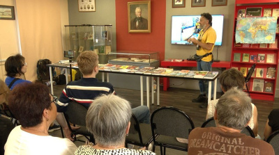 Долголеты встретились с известным путешественником