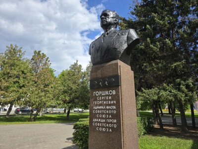 Бюст дважды героя СССР Сергея Горшкова останется в коломенском сквере