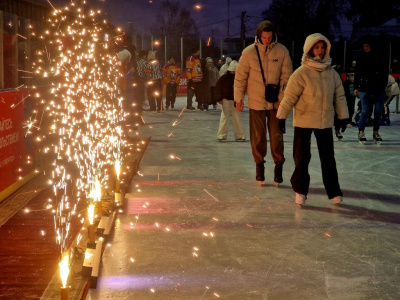 Новогодние видеопоздравления с катка Новлянской ривьеры  
