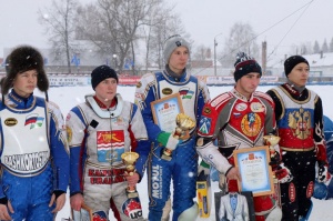 Два луховичанина на родном треке вышли в финал первенства России по мотогонкам на льду среди юниоров
