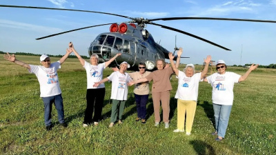 Две участницы клуба "Активное долголетие" совершили прыжки с парашютом 