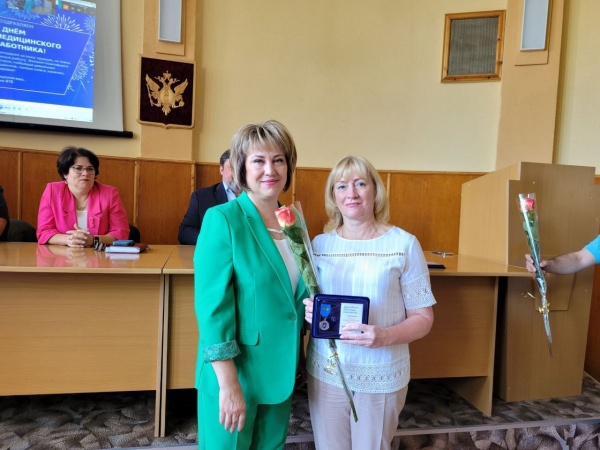 В преддверии праздника сотрудники Коломенской больницы получили заслуженные награды