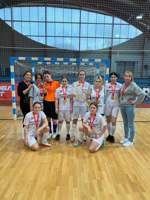 Команда девочек из лицея №4 выиграла региональные соревнования проекта "Мини футбол - в школу"