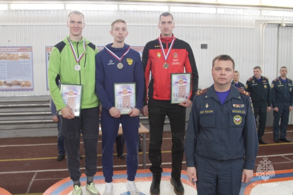 Сборная Коломны выиграла зимнее первенство МЧС по пожарно-спасательному спорту