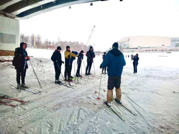 Коломенские школьники освоили технику лыжного туризма