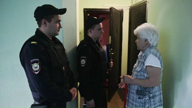 Портреты участковых предложили развешивать в подъездах