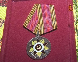 Коломенским ветеранам вручают юбилейные медали