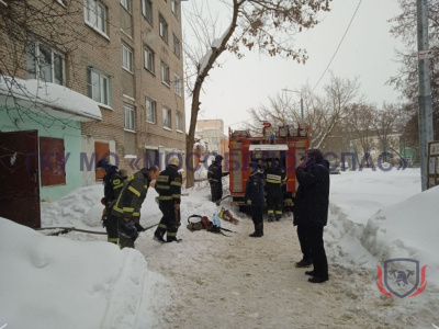 Огнеборцы спасли 12 человек из горящего общежития в Луховицах 