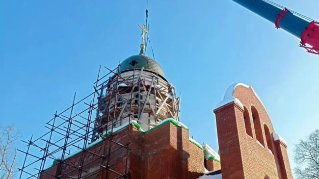 В Воскресенске на Никольский храм установили новый купол с крестом