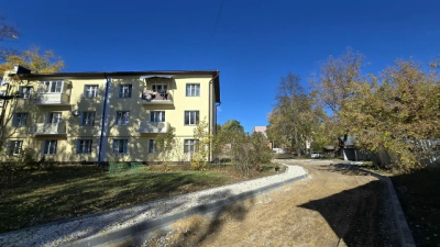 Двор на улице Ленина в Озёрах преображается