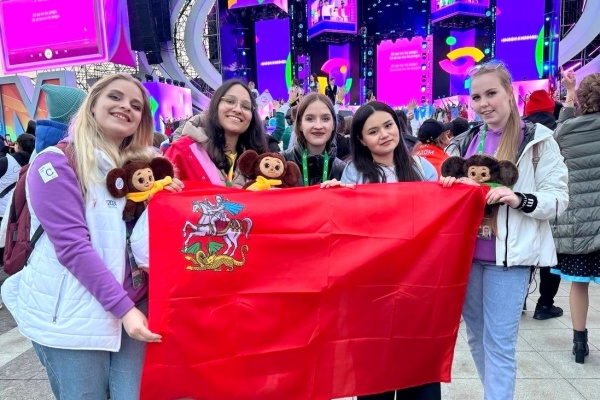 Коломенские студенты на празднике мира, дружбы и молодости