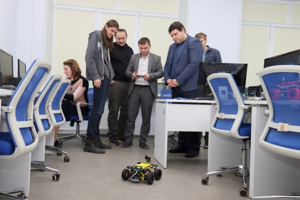 Преподаватели коломенского вуза знакомятся с робототехникой