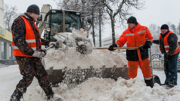 Инспекторы ГУСТ держат на контроле уборку снега во дворах