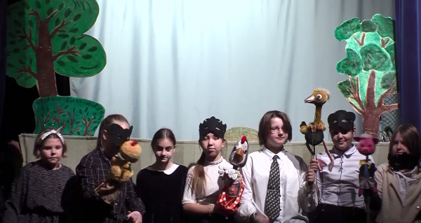 Воспитанники объединения кукольный театр "Бураттини" показали школьникам театр  
