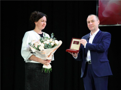 Мать тринадцати детей удостоена награды &quot;Материнская слава&quot; 