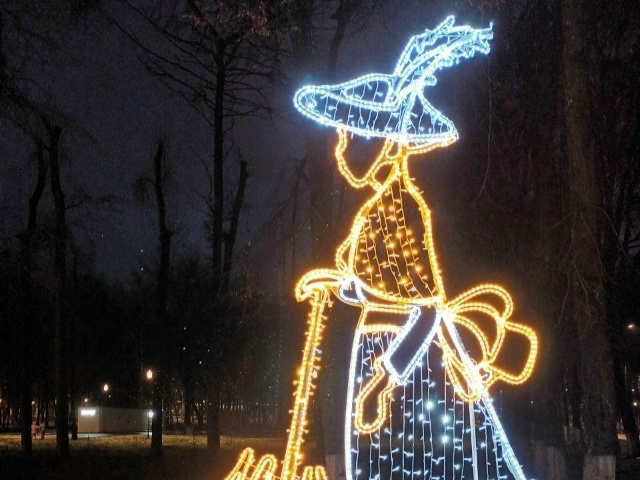 Коломну продолжают украшать к Новому году