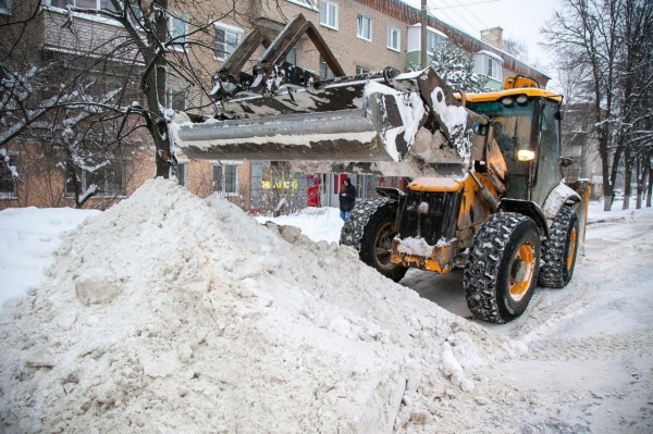 Более чем по 60 адресам сегодня убирают снег в городском округе
