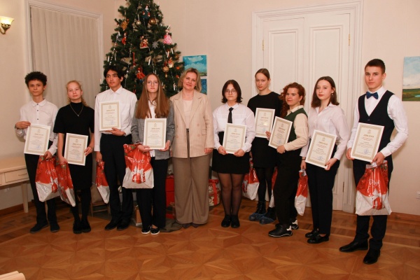 В Усадьбе Лажечниковых чествовали стипендиатов губернатора Московской области