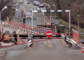 Митяевский мост закрыли для транспорта