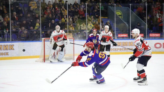 "Химик" уступил "Металлургу" на домашнем льду