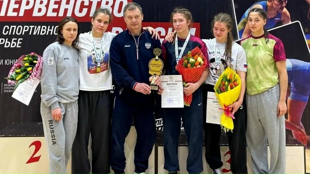 Коломенские спортсменки взяли золото и серебро на всероссийском турнире по вольной борьбе