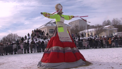 В Луховицах провожали зиму и встречали весну