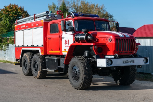 Огнеборцы из Зарайска получили новую пожарную машину
