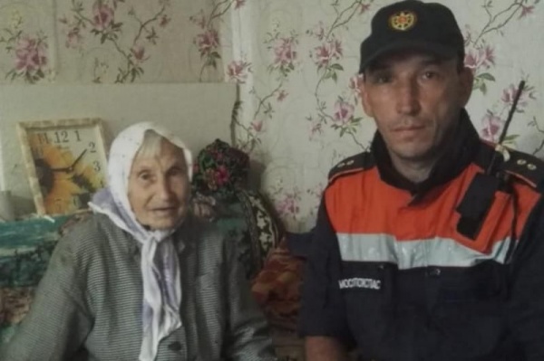 91-летнюю женщину с нарушениями слуха благополучно вывели из леса под Егорьевском