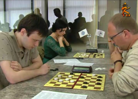 В КЦ "Коломна" продолжается международный турнир по шашкам