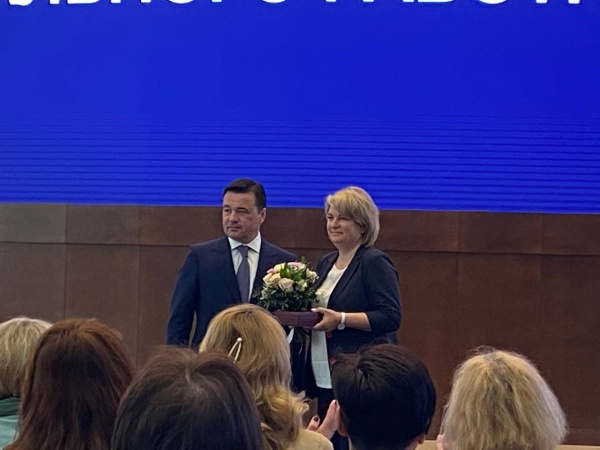 Коломенских соцработников наградил губернатор Московской области