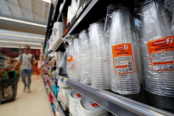Евросоюз запретил продажу одноразовых пластиковых товаров