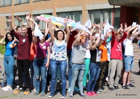 Студенты станцевали в поддержку Всемирного фестиваля молодежи