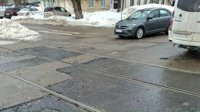 Специалисты завершили ремонт переезда на пересечении Окского проспекта и улицы Суворова