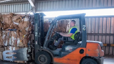 "Сдай макулатуру — спаси дерево!"