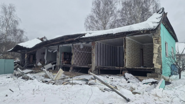 Жители Золотова экстренно покинули дом после обрушения стены