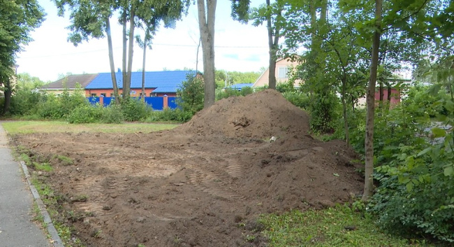 Чудеса на детской площадке по улице Карла Либкнехта