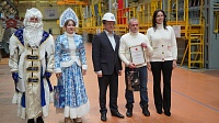 На Коломенском заводе сотрудников поздравили с Новым годом
