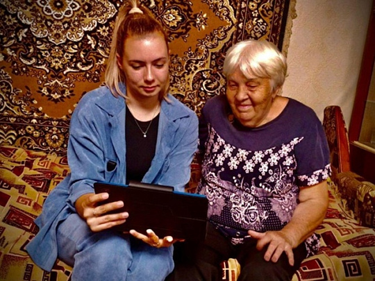 Соцработники Озёр отказались от бумаги и теперь используют планшеты